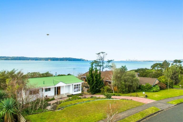 Photo of property in 68 Spinnaker Drive, Te Atatu Peninsula, Auckland, 0610