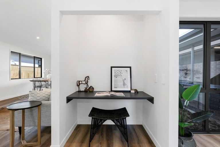 Photo of property in 20 Hanlow Place, Pyes Pa, Tauranga, 3112