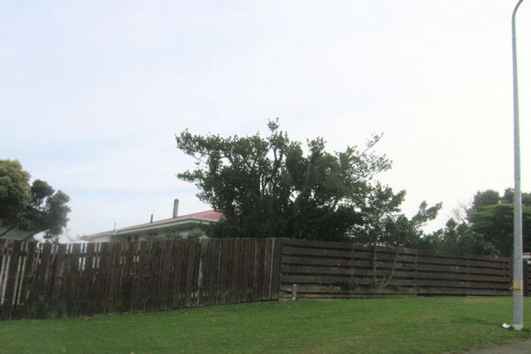 Photo of property in 15 Limerick Grove, Ascot Park, Porirua, 5024