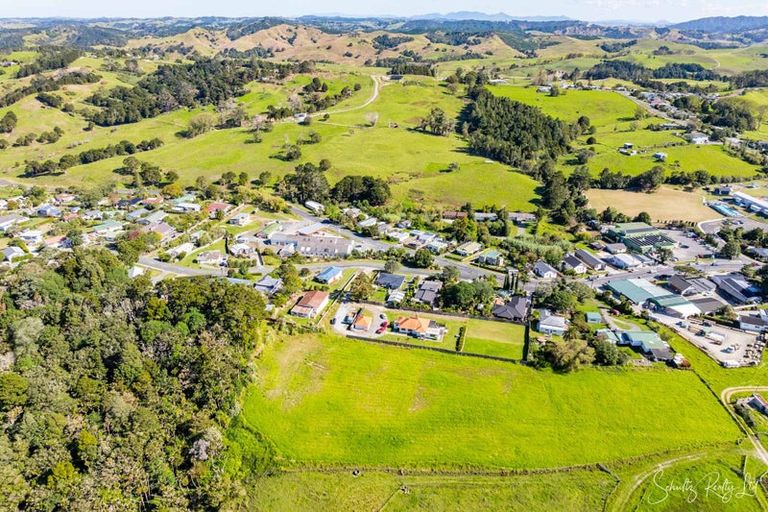 Photo of property in 6 Whaka Street, Maungaturoto, 0520