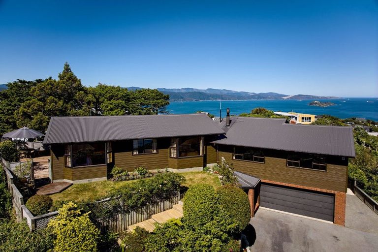 Photo of property in 63 Maungaraki Road, Korokoro, Lower Hutt, 5012