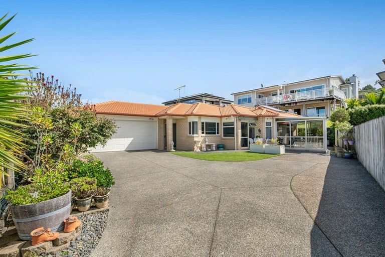 Photo of property in 18 Chesterfield Way, Orewa, 0931