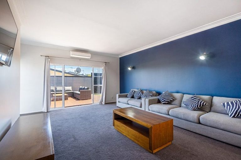 Photo of property in 1/52 Northboro Road, Belmont, Auckland, 0622