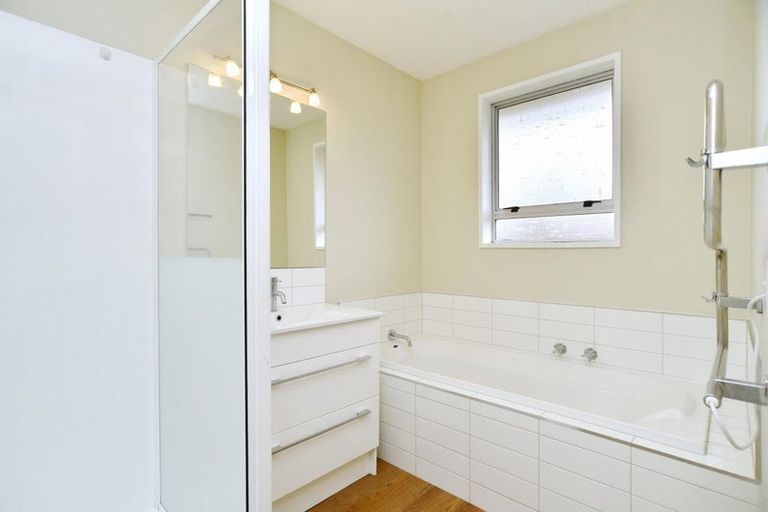 Photo of property in 1/9 Juniper Place, Burnside, Christchurch, 8053