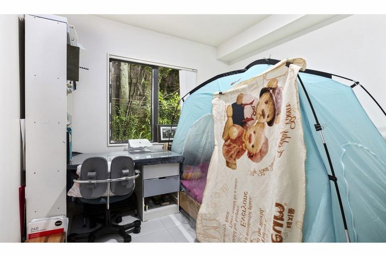 Photo of property in 1/7 Pannill Place, Oteha, Auckland, 0632