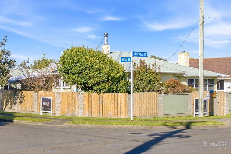 Photo of property in 12 Taupata Street, Castlecliff, Whanganui, 4501
