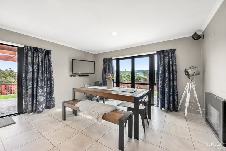 Photo of property in 3 Streets Way, Timberlea, Upper Hutt, 5018