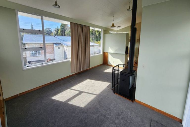 Photo of property in 29 Awanui Street, Merrilands, New Plymouth, 4312