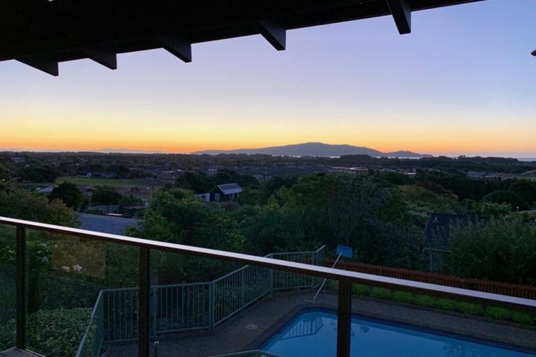 Photo of property in 128 Winara Avenue, Waikanae, 5036