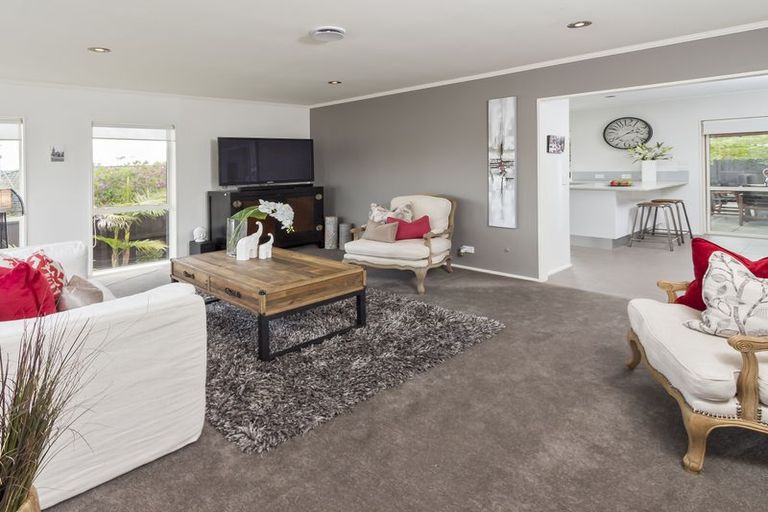 Photo of property in 2/4 Limerick Place, Dannemora, Auckland, 2016