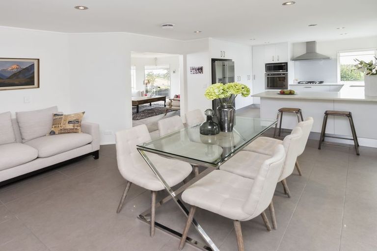 Photo of property in 2/4 Limerick Place, Dannemora, Auckland, 2016