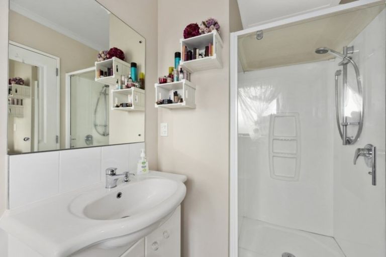 Photo of property in 21 Percy Kinsman Crescent, Riverstone Terraces, Upper Hutt, 5018