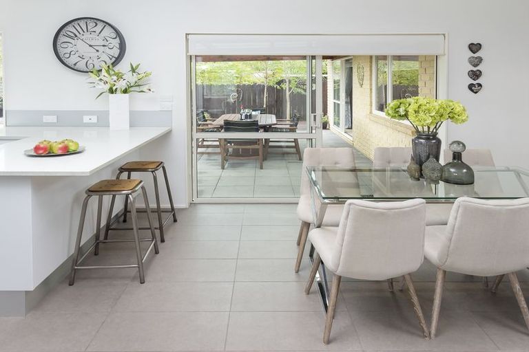 Photo of property in 2/4 Limerick Place, Dannemora, Auckland, 2016