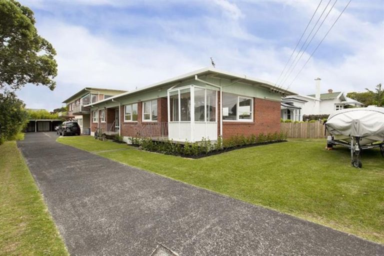 Photo of property in 1/134 Calliope Road, Stanley Point, Auckland, 0624