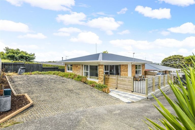 Photo of property in 1/9 Brunton Place, Glenfield, Auckland, 0629