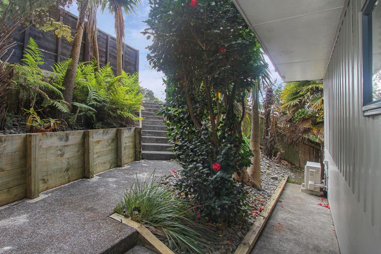 Photo of property in 164 Browns Bay Road, Murrays Bay, Auckland, 0630