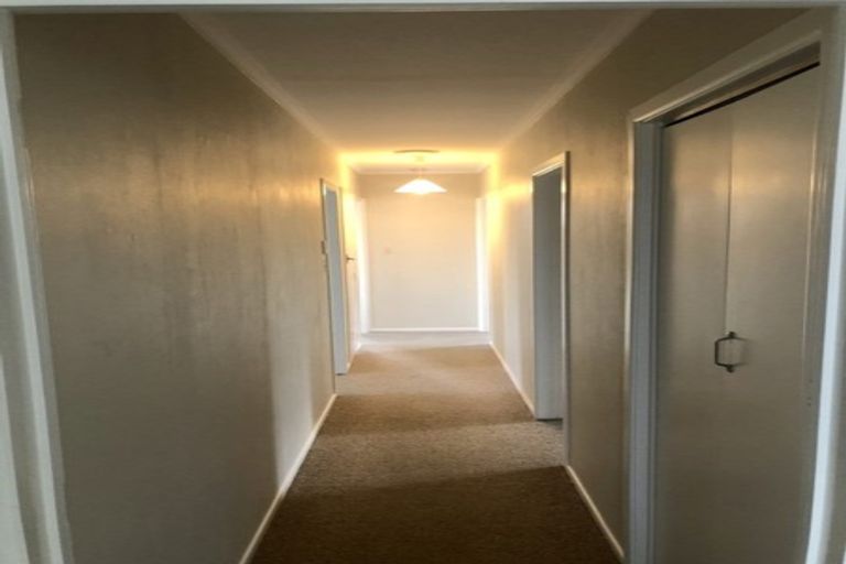 Photo of property in 199 Chivalry Road, Glenfield, Auckland, 0629