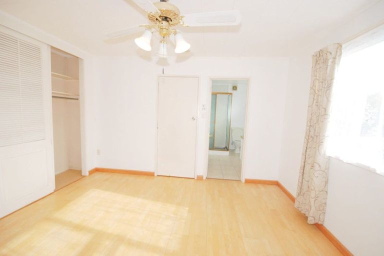 Photo of property in 14 Minaret Drive, Bucklands Beach, Auckland, 2014