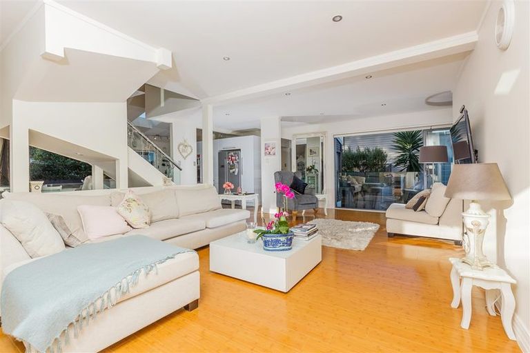 Photo of property in 1/36 Seaview Road, Castor Bay, Auckland, 0620