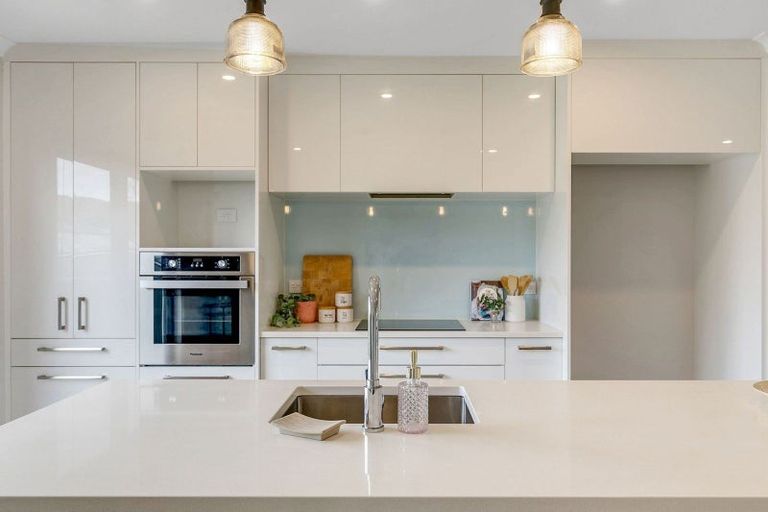 Photo of property in 17 Karearea Avenue, Kenepuru, Porirua, 5022
