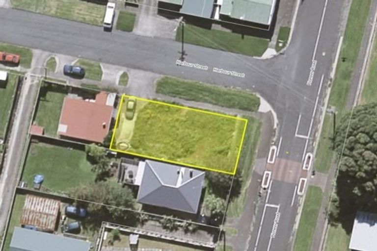 Photo of property in 38 Pioneer Road, Moturoa, New Plymouth, 4310