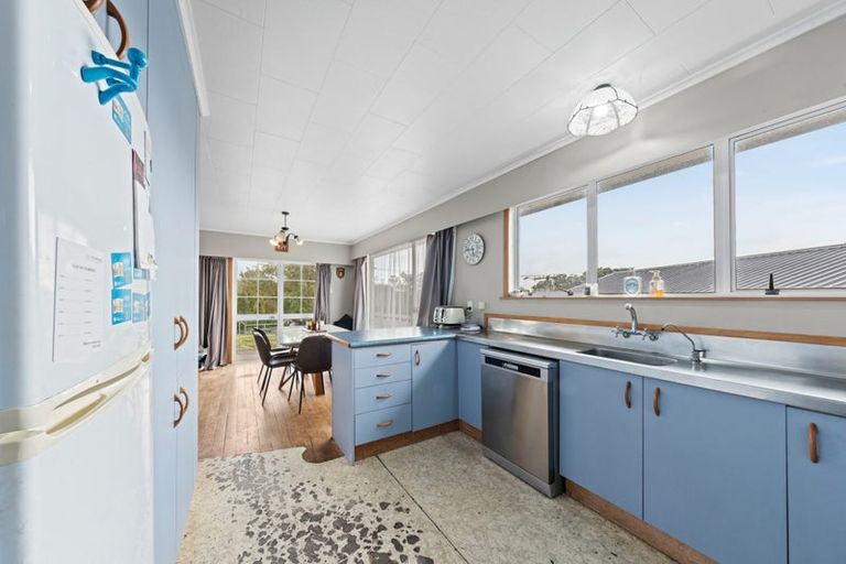 Photo of property in 16 Mayne Street, Waitara, 4320