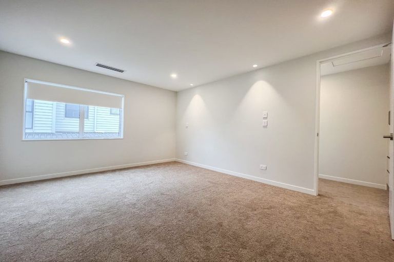 Photo of property in 33 Riroriro Road, Hobsonville, Auckland, 0616