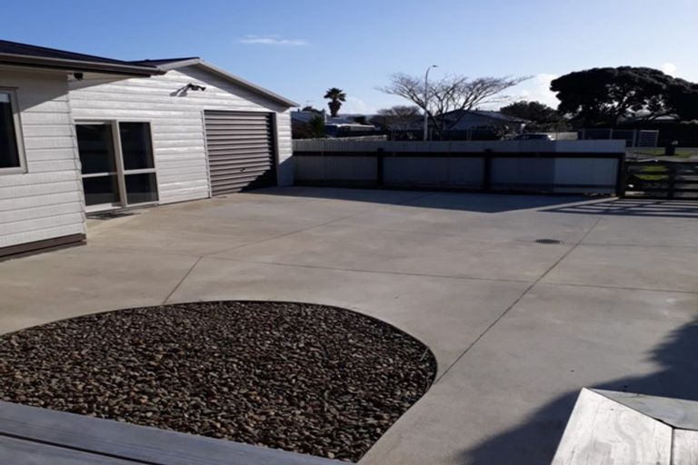 Photo of property in 9b Sandspit Road, Waiuku, 2123