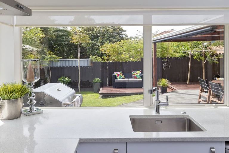 Photo of property in 2/4 Limerick Place, Dannemora, Auckland, 2016