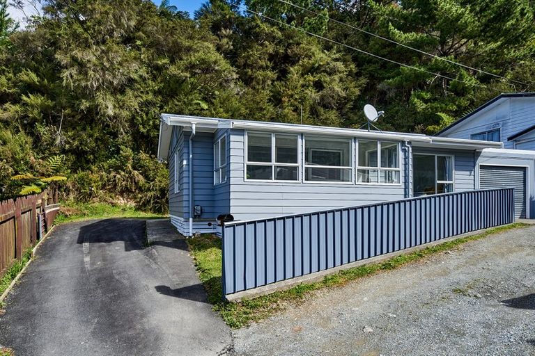 Photo of property in 2/22 Shackleton Grove, Stokes Valley, Lower Hutt, 5019