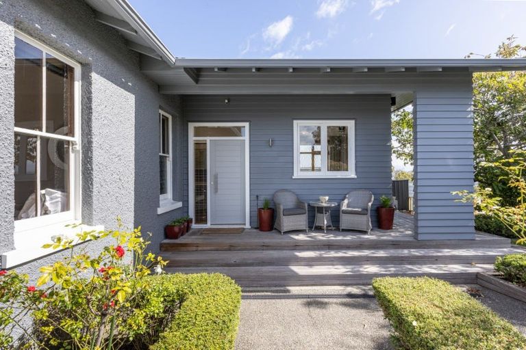 Photo of property in 12 Havelock Road, Hospital Hill, Napier, 4110