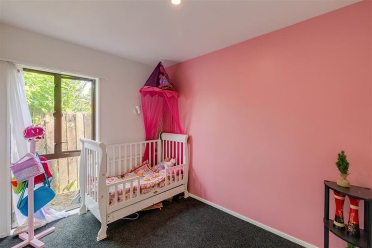 Photo of property in 77 Dunedin Street, Redwood, Christchurch, 8051