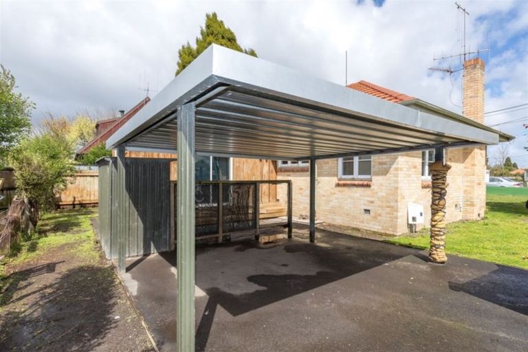 Photo of property in 2 Old Farm Road, Hamilton East, Hamilton, 3216