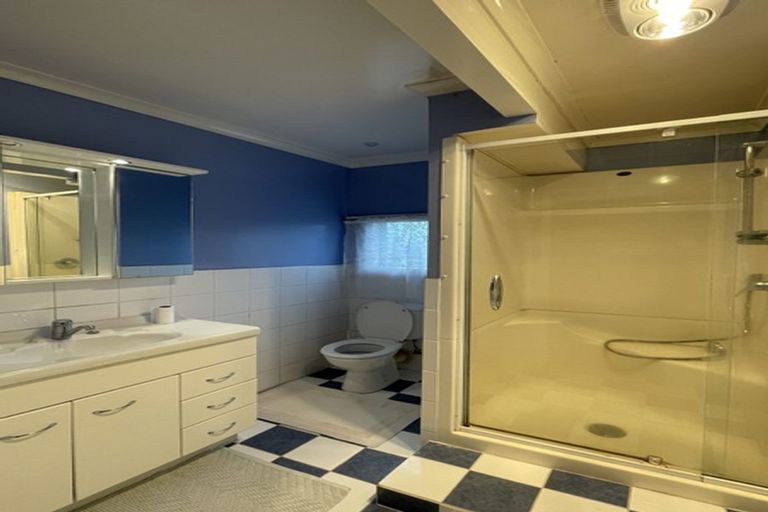 Photo of property in 16 Cypress Place, Sunnynook, Auckland, 0620