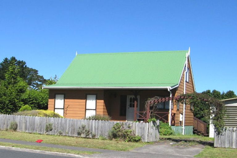 Photo of property in 113 Oreil Avenue, West Harbour, Auckland, 0618