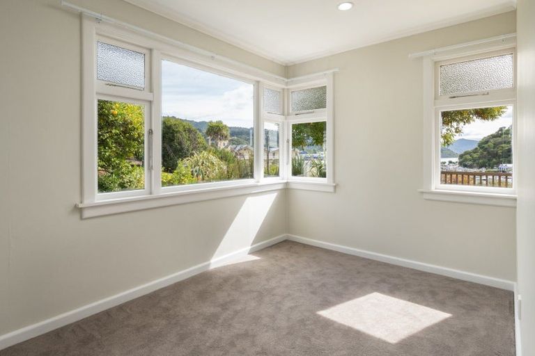Photo of property in 34 Waikawa Road, Picton, 7220