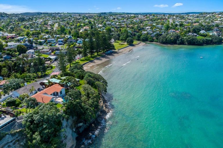 Photo of property in 913 Beach Road, Waiake, Auckland, 0630