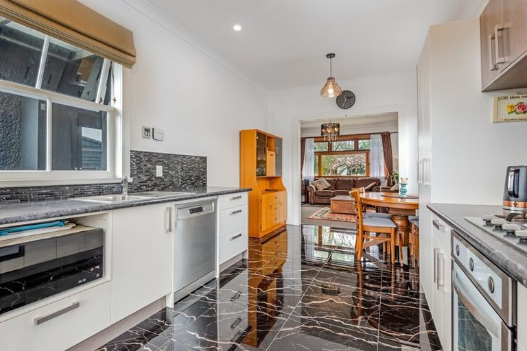 Photo of property in 37 Burns Avenue, Takaro, Palmerston North, 4412