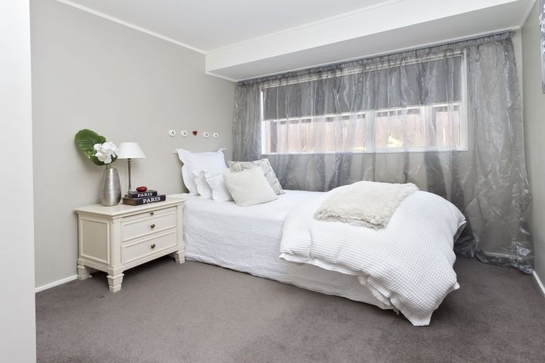 Photo of property in 2/4 Limerick Place, Dannemora, Auckland, 2016