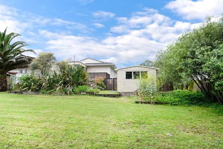 Photo of property in 85 Farquhar Road, Glendene, Auckland, 0602