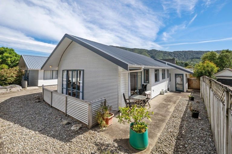 Photo of property in 3a Heather Place, Picton, 7220