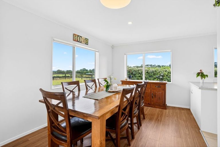Photo of property in 1014 South Head Road, South Head, Helensville, 0874