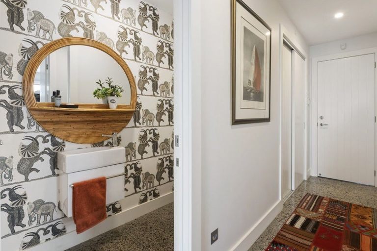 Photo of property in 5 Azalea Lane, Waipahihi, Taupo, 3330