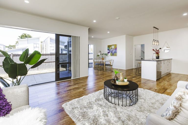 Photo of property in 6 Tapuwae Way, Mangere Bridge, Auckland, 2022