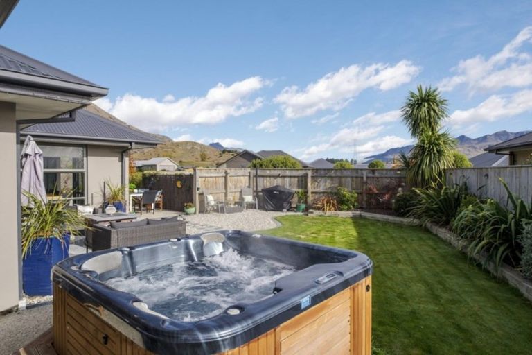 Photo of property in 9 Judge And Jury Drive, Lake Hayes, Queenstown, 9304