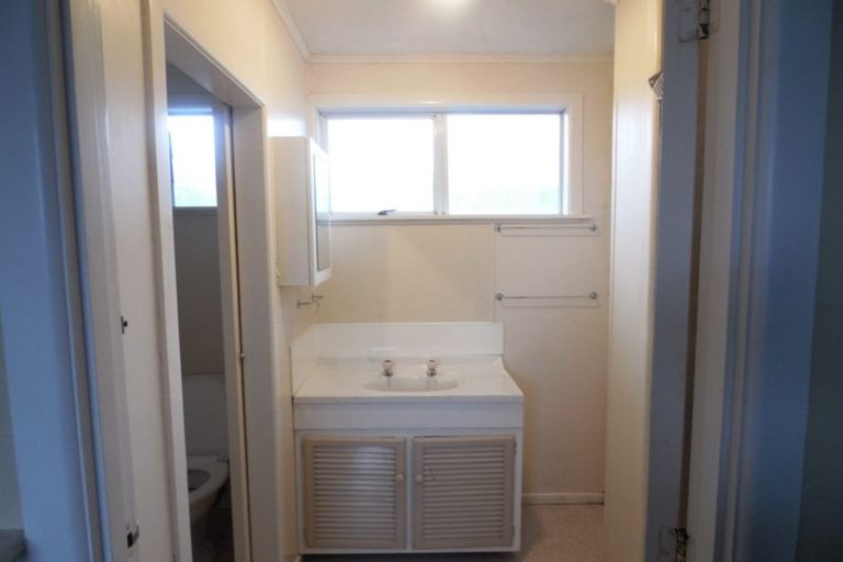 Photo of property in 49 Flanshaw Road, Te Atatu South, Auckland, 0610