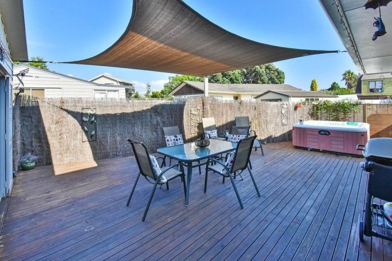 Photo of property in 21 Taihiki Road, Clarks Beach, 2122