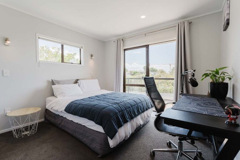 Photo of property in 7 John Dee Crescent, Red Beach, 0932