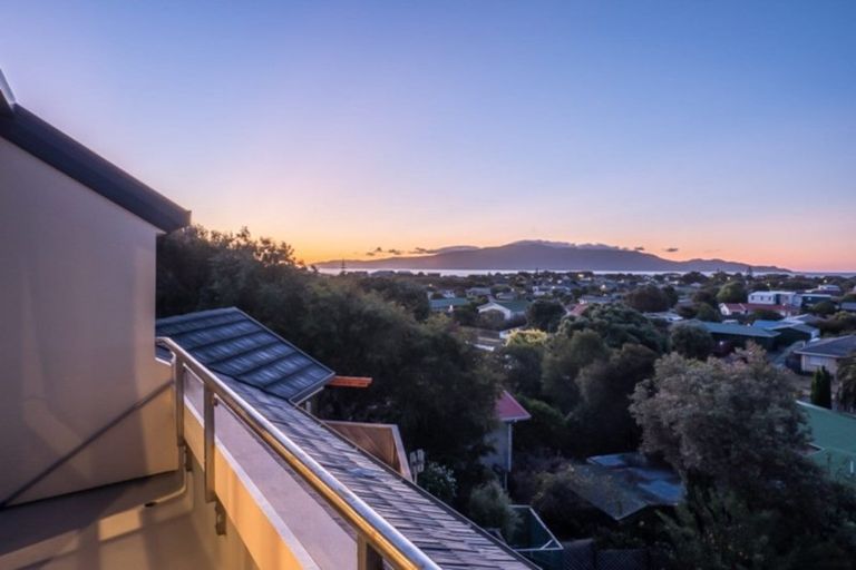 Photo of property in 7 Sunset Terrace, Waikanae Beach, Waikanae, 5036