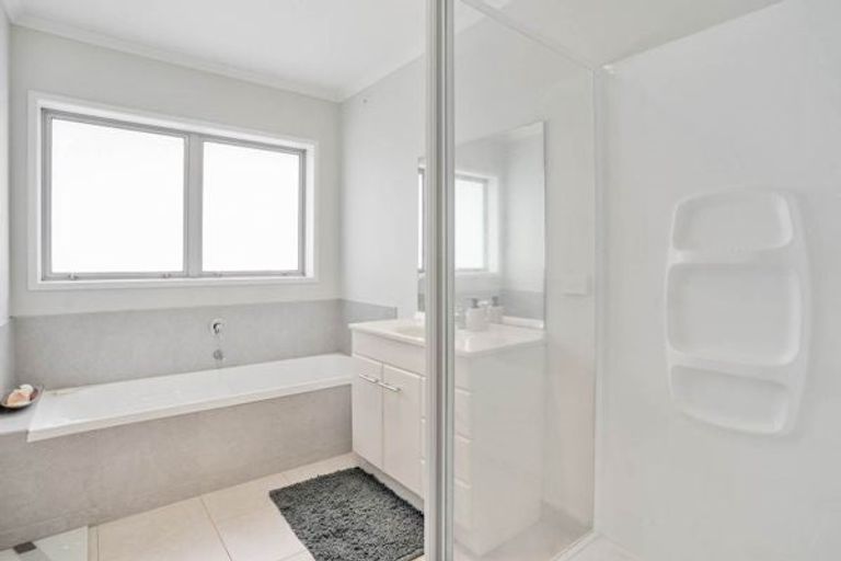 Photo of property in 16 Moira Drive, Tuakau, 2121